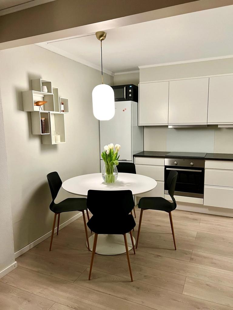 Kjøkken med plass til spisebord